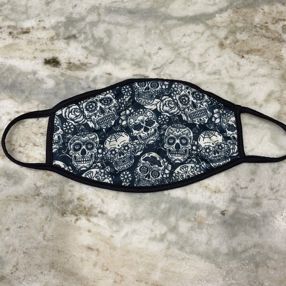 Skull mask Halloween Masq’d brand with wire bridge and holographic print bundle - Picture 2 of 6